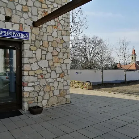 Szepsegpatika Apartment Sarospatak
